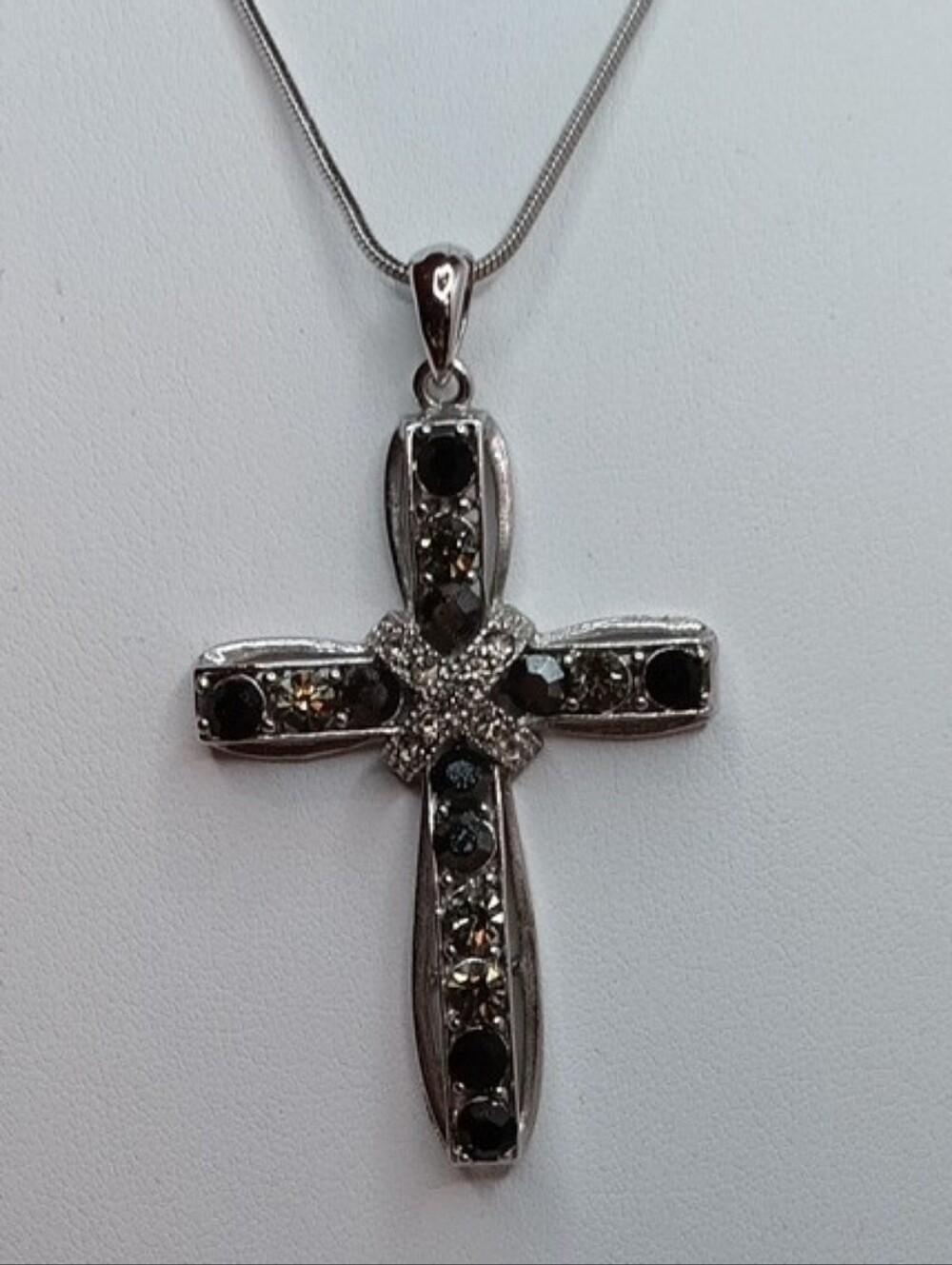 Gray Black Rhinestone Silver Tone Cross Pendant Necklace 17.5" Long - Picture 2 of 6